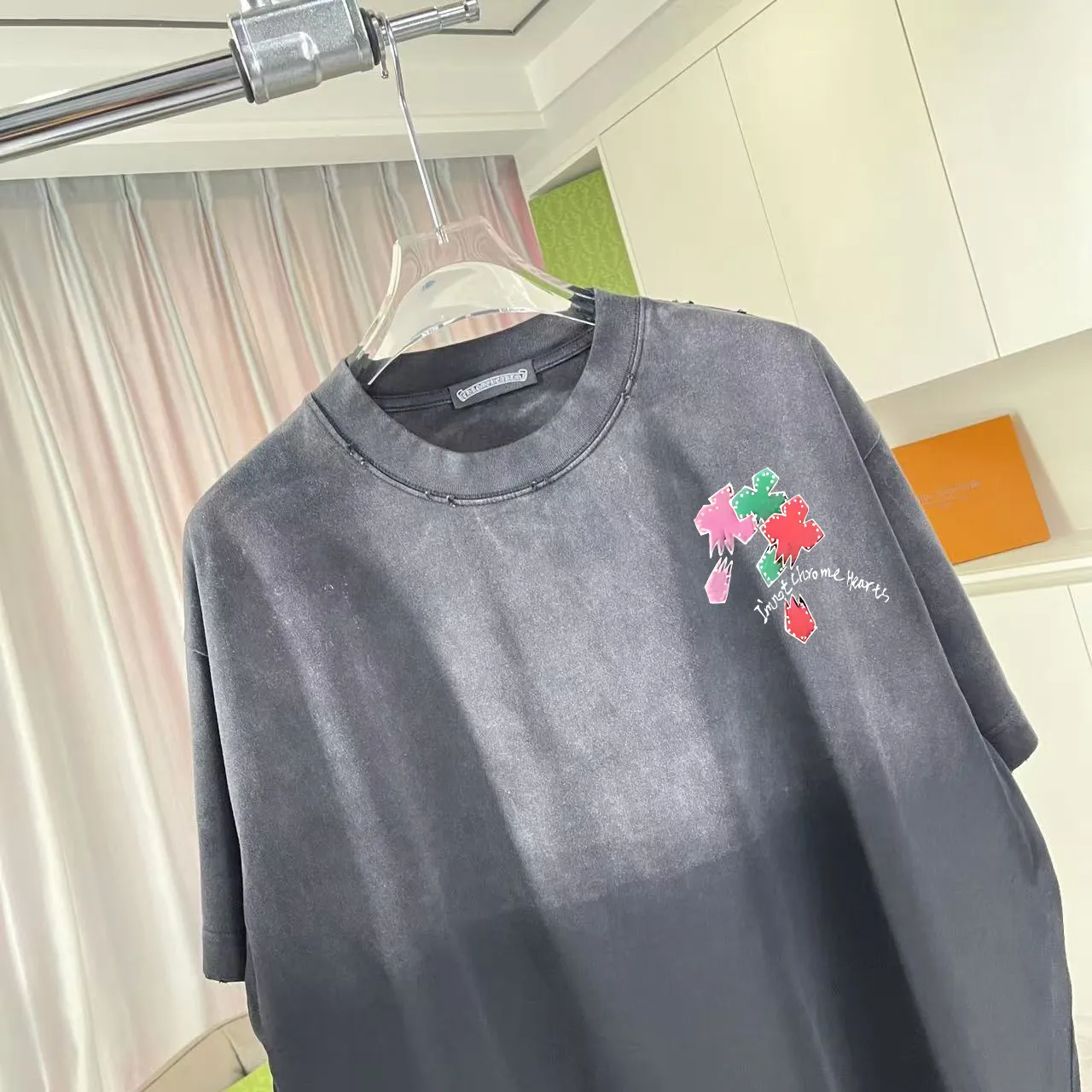 🅿️190 ch Crow* 2025 summer new style, washed, faded, worn, Sanskrit cross print, short-sleeved T-shirt, customized fabric 320g, same style for men and women, size: S M L XL XXL five sizes, color: black, gray, gradient black, gradient red